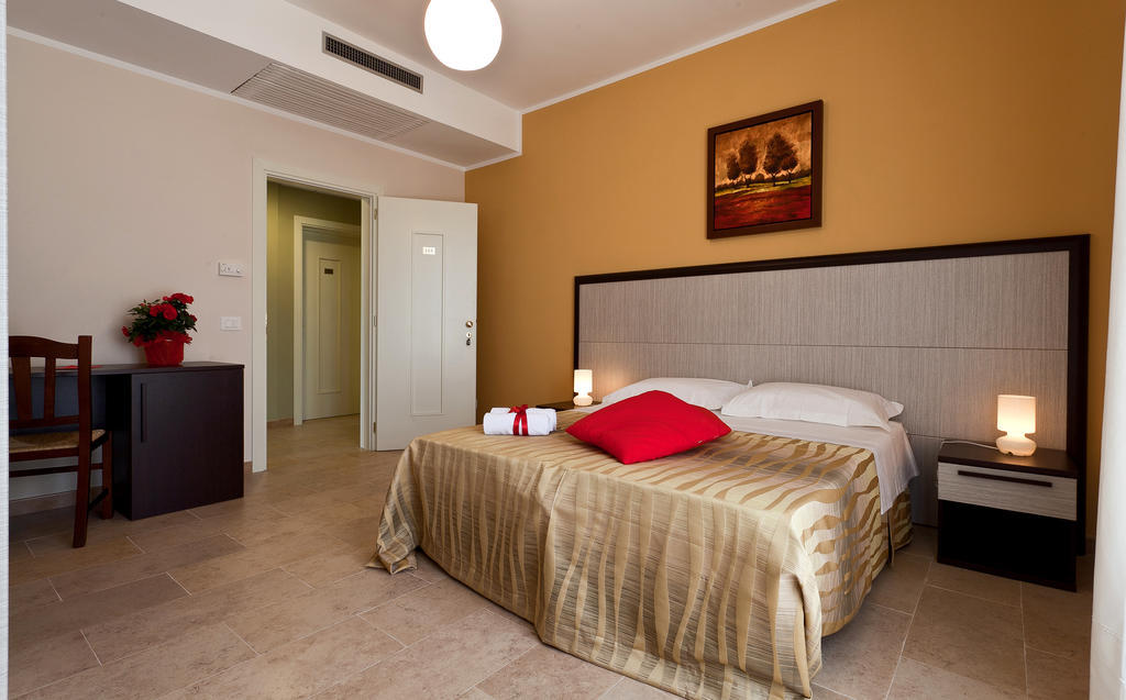Hotel La Campana Casarano Habitación foto